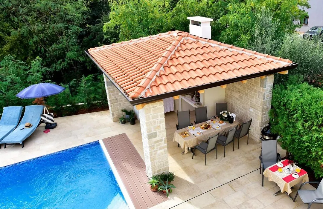 Apartments House Anna For Max 13 Persons In Porec, Pet Friendly-1