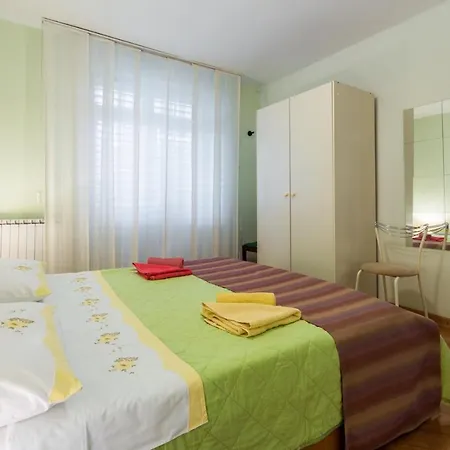 Apartments Luco Near The Beach And City Center-3