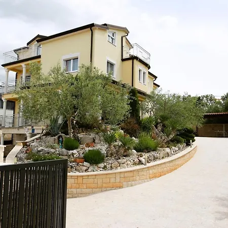 Apartments House Tomic For Max 22 Persons Maj Porec-3