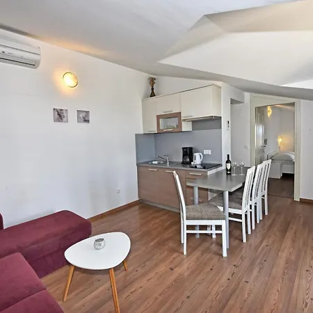 Apartments House Tomic For Max 22 Persons Maj Porec-2