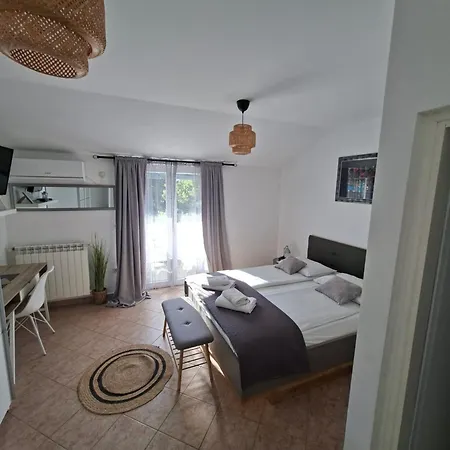 Martina Guest House-Rooms-2